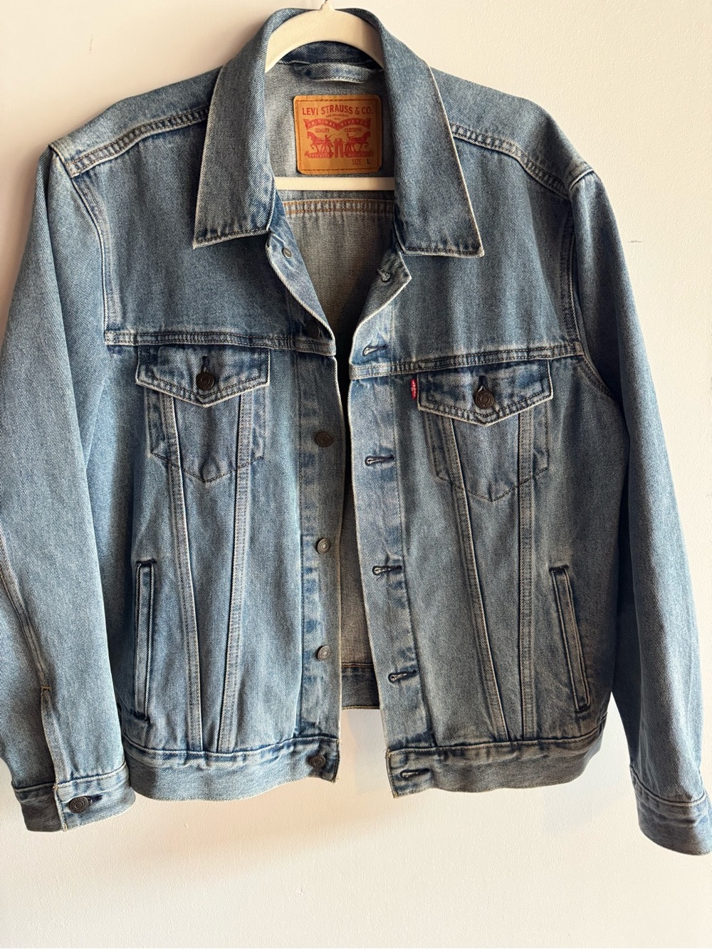 Levi’s Classic Denim Trucker Jacket - Large